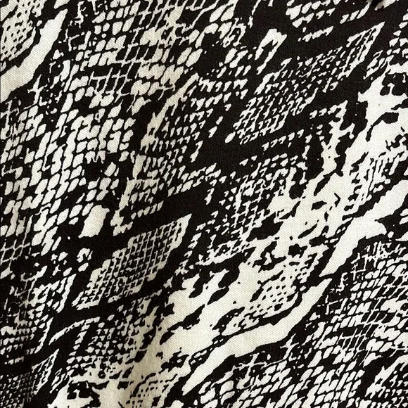 Jones New York Brown and White Patterned Top - Picture 7 of 7